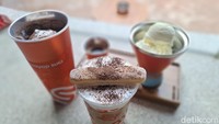 Berbagai racikan kopi yang segar nan legit bisa dipesan di sini. Mulai dari Affogato, Tiramisu Latte, hingga racikan non kopi. Foto: detikcom/Diah Afrilian