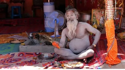 Rupa Sekte Kanibal-Seks di Muka Umum dari India