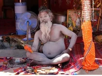 Rupa Sekte Kanibal-Seks di Muka Umum dari India
