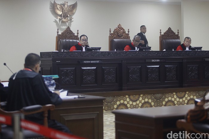MK mulai menggelar sidang perselisihan hasil pilkada 2024 hari ini. Total ada 309 permohonan yang telah diregistrasi.