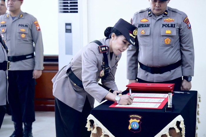 Sertijab di lingkungan Polda Kepri (Foto: Istimwa)