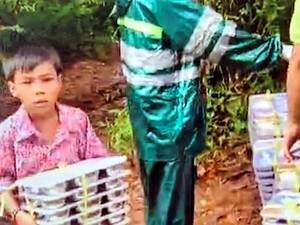 Jalan Terjal Siswa SD Sukabumi Demi Santap Makan Bergizi Gratis