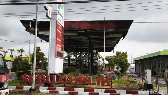 SPBU Cuplik Sukoharjo terbakar, api berawal dari mobil L300 yang mengisi BBM, Rabu (8/1/2025).