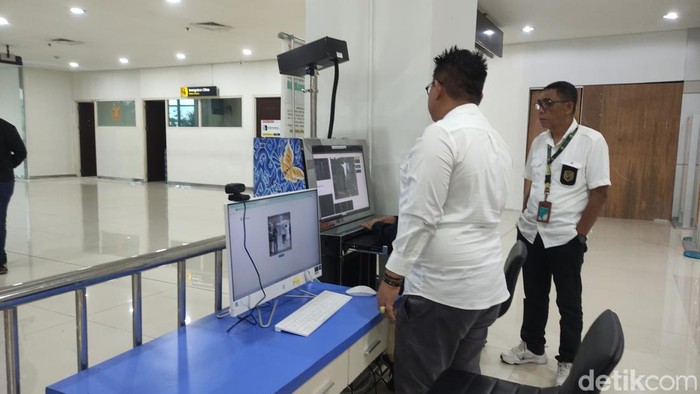 Thermal scanner dipasang di Terminal 2 Bandara Juanda.