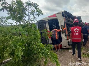 Bus Nyemplung di Sawah Kulon Progo, Korban Masih Dievakuasi