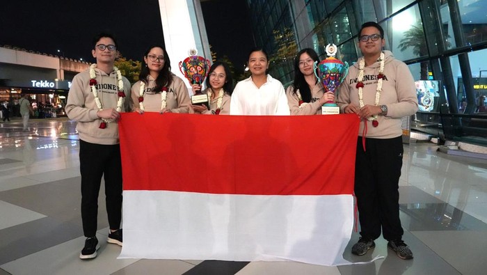 Tim Indonesia bawa dua penghargaan dari ajang debat internasional.
