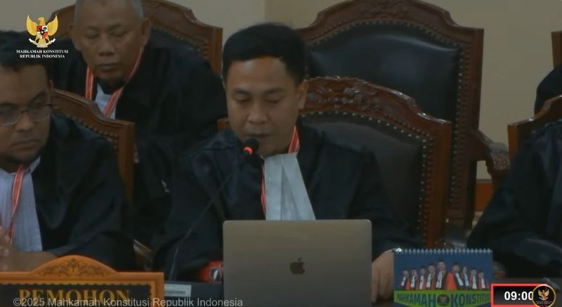 Tim Pengacara Risma-Gus Hans di Sidang MK (dok. YouTube MK)