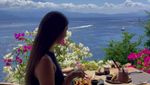 Vika Kolesnaya, Gebetan Billy Saputra Kulineran di Bali hingga Paris