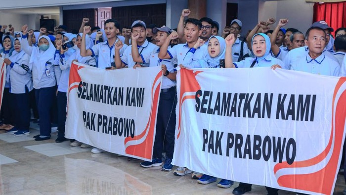 Wakil Menteri Ketenagakerjaan (Wamenaker) Immanuel Ebenezer Gerungan kembali mendatangi PT Sri Rejeki Isman Tbk (Sritex) di Sukoharjo, Jawa Tengah hari ini. Pria yang akrab disapa Noel itu mengadakan diskusi dengan serikat pekerja dan manajemen Sritex.