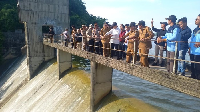 Wamendargri meninjau Waduk Klampis Sampang