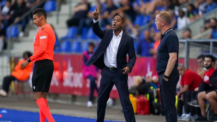 GENK, BELGIUM - AUGUST 24: Coach Patrick Kluivert of Adana Demirspor coaches his players during the UEFA Europa Conference League - Play Off Round First Leg match between KRC Genk and Adana Demirspor at Cegeka Arena on August 24, 2023 in Genk, Belgium. (Photo by Joris Verwijst/BSR Agency/Getty Images)