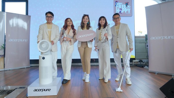 (Kiri ke Kanan) Zendy Rusli, Acerpure Business Development Brisia Jodie, Acer Ambassador Indonesia, Leny Ng, President Director of Acer Indonesia Jennie Chen, Director of Acerpure Inc. dan Parman Iskak, Operational Senior Director of Acer Indonesia