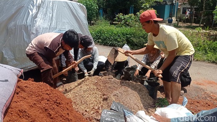 Anak-anak muda bertani di Kota Tasikmalaya