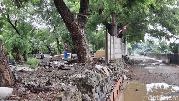 Bekas permukiman kolong tol Angke, Jakarta Utara, 9 Januari 2024. (Taufiq Syarifudin/detikcom)