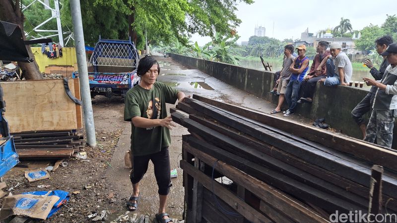 Bekas permukiman kolong tol Angke, Jakarta Utara, 9 Januari 2024. (Taufiq Syarifudin/detikcom)