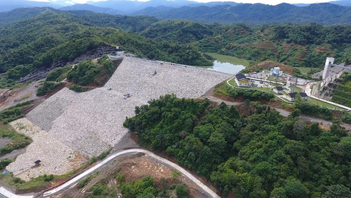Bendungan Rukoh terletak di Kabupaten Pidie, Aceh, memiliki kapasitas tampung 128 juta m³. Bendungan ini akan mengairi area irigasi seluas 11.950 ha dengan pola tanam padi-padi-palawija dan intensitas tanam 300%, serta mengurangi potensi banjir hingga 89,62% serta potensi Pembangkit Listrik Tenaga Surya (PLTS) 140 MW.