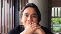 Momen kuliner Billy juga kerap ditunjukkan dalam akun media sosialnya. Ini momennya ketika menikmati sajian sushi yang sedap. Foto: Instagram & YouTube Billy Syahputra