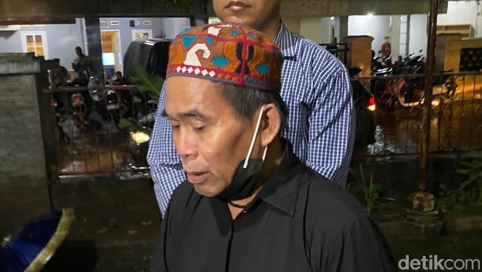 Bopak di rumah duka Qomar.
