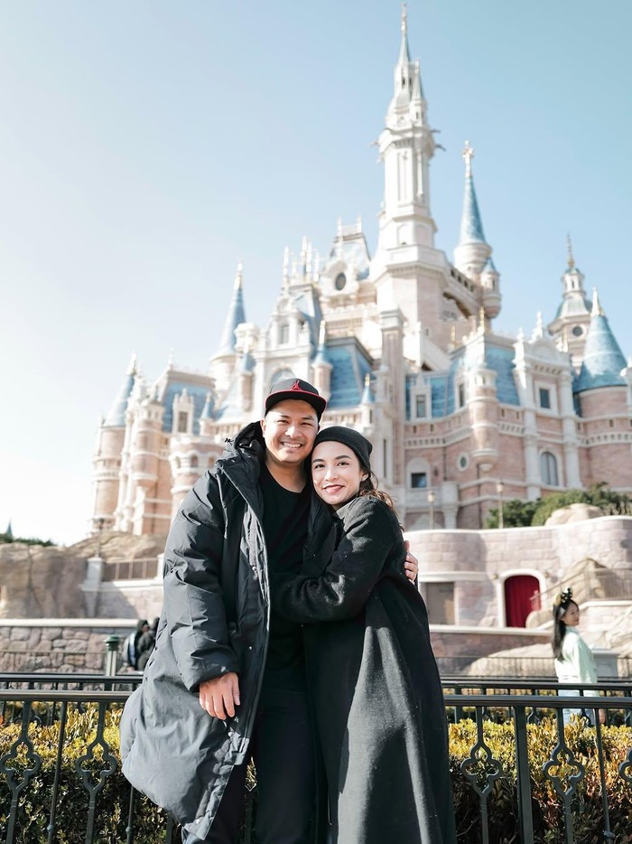 Chelsea Olivia Chelsea Olivia dan keluarga liburan akhir tahun ke China.