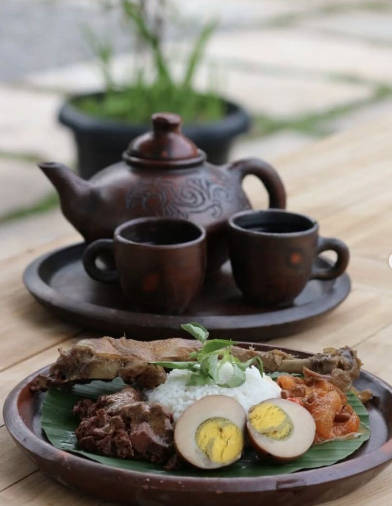 Crito Kulo jadi salah satu restoran bernuansa Jawa di Jaksel, menawarkan suasana dan makanan yang cocok untuk makan siang.