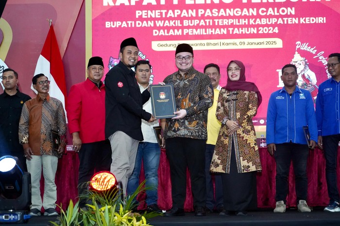 Dhito-Dewi Ditetapkan jadi Bupati dan Wakil Bupati terpilih
