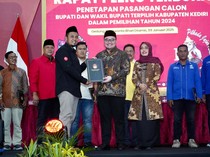 Dhito-Dewi Ditetapkan Sebagai Bupati dan Wabup Kediri Terpilih