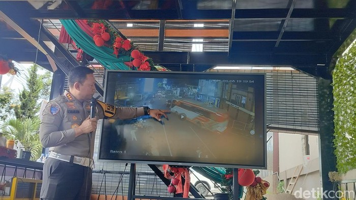 Dirlantas Polda Jawa Timur Kombes Pol Komarudin Dirlantas Polda Jawa Timur Kombes Pol Komarudin