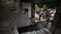 Pupuk tersebut untuk didistribusikan ke 153 kios di wilayah Klaten dan Boyolali sebagai kebutuhan petani dalam mendukung terwujudnya swasembada pangan.  