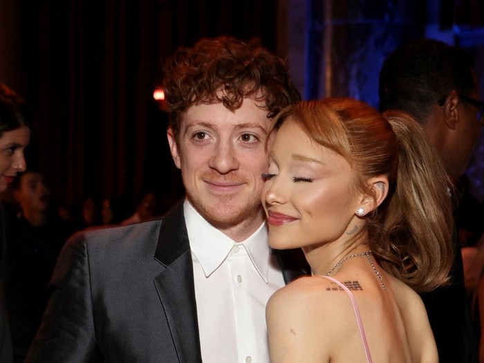 Ethan Slater dan Ariana Grande menghadiri The National Board of Review Annual Awards Gala di New York City.