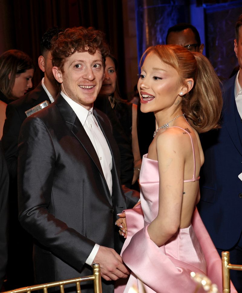Ethan Slater dan Ariana Grande menghadiri The National Board of Review Annual Awards Gala di New York City.