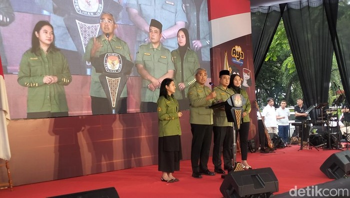 Muhammad Farhan dan Erwin secara resmi ditetapkan oleh Komisi Pemilihan Umum (KPU) sebagai Wali Kota dan Wakil Wali Kota Bandung terpilih. Penetapan dilakukan dalam rapat pleno terbuka yang digelar di Balai Kota Bandung, Kamis (9/1/2025).