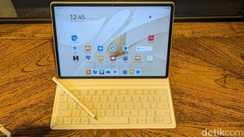 MatePad 12 X sudah kompatibel dengan Smart Magnetic Keyboard dan M-Pencil generasi ketiga yang memiliki tingkat sensitivitas lebih tinggi dibandingkan generasi sebelumnya. Foto: Virgina Maulita Putri/detikINET