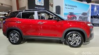 Dirancang untuk konsumen perkotaan, Hyundai Creta baru masih mengusung dimensi kompak. Kendaraan tersebut punya panjang 4.330 mm, lebar 1.790 mm, tinggi 1.635 mm dan jarak sumbu roda 2.610 mm. Foto: Septian Farhan Nurhuda / detikOto