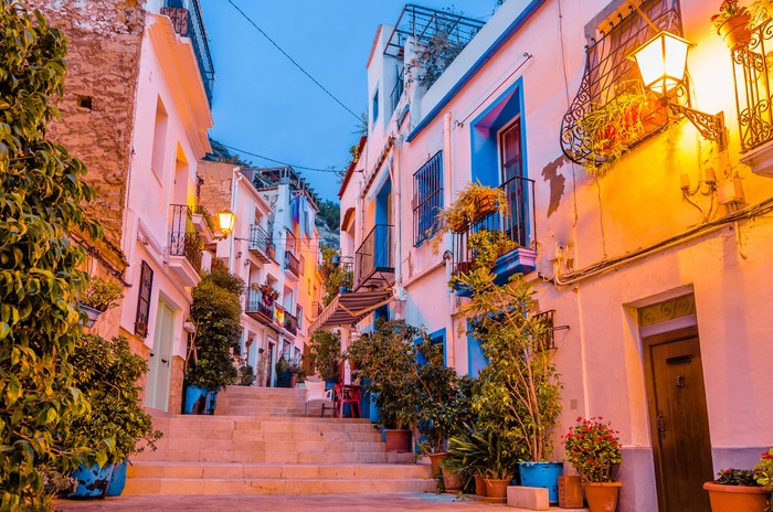 Ilustrasi penyewaan Airbnb ilegal di Kota Alicante, Spanyol