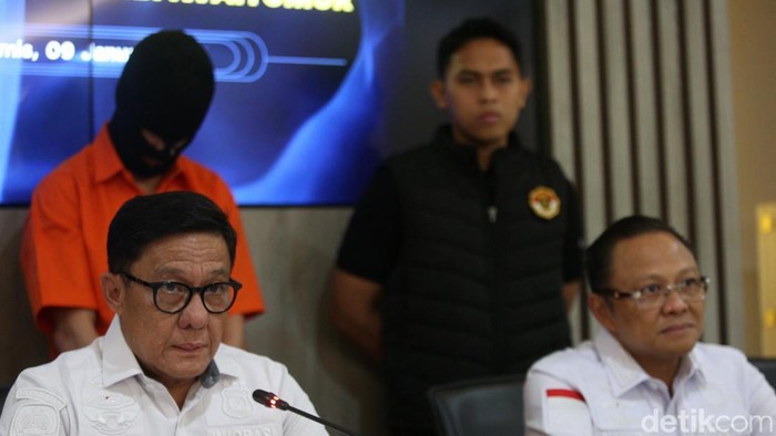 Direktorat Jenderal Imigrasi Kementerian Imigrasi dan Pemasyarakatan (Imipas) menangkap seorang warga negara Amerika Serikat (AS) dengan inisial TJC. TJC adalah buron US Marshals dalam kasus tindak pidana eksploitasi seksual terhadap anak di bawah umur.