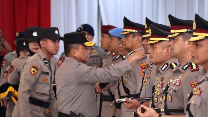Kapolda Metro Jaya Irjen Karyoto memimpin serah terima jabatan Kabid Propam hingga sejumlah kapolres di BPMJ Polda Metro Jaya, Kamis (9/1/2025) pagi.