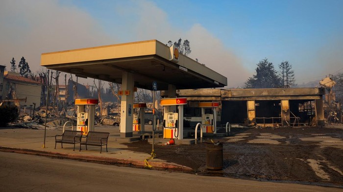The remains of a burnt building are pictured as powerful winds fueling devastating wildfires in the Los Angeles area force people to evacuate, in the Pacific Palisades neighborhood of west Los Angeles, California, U.S. January 8, 2025. REUTERS/Mike Blake