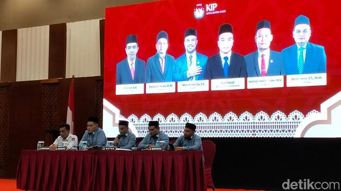 KIP Banda Aceh menetapkan pasangan Illiza Saaduddin Djamal-Afdhal Khalilullah sebagai wali kota dan wakil wali kota terpilih periode 2025-2030. (Agus Setyadi/detikSumut)