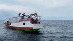KN. Ular Laut-405 Selamatkan Kapal Terombang Ambing di Laut Flores