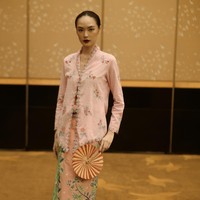 Fashion show terbaru Sejauh Mata Memandang meluncurkan koleksi Imlek dengan mengangkat tema Aruna di Orient8, Hotel Mulia, Rabu [8/1/2025]. Foto: Dok. Sejauh Mata Memandang.