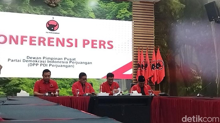 Konferensi pers PDIP, Kamis (9/1/2025), dipimpin Sekjen Hasto Kristiyanto. (Kurniawan Fadilah/detikcom).