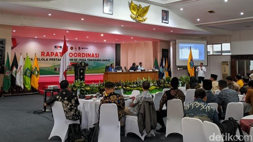 KPK menggelar Rapat Koordinasi Tata Kelola Pertambakan bersama jajaran OPD NTB di Gedung Graha Kantor Gubernur NTB, Kamis (9/1/2025).