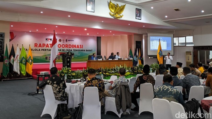KPK menggelar Rapat Koordinasi Tata Kelola Pertambakan bersama jajaran OPD NTB di Gedung Graha Kantor Gubernur NTB, Kamis (9/1/2025).