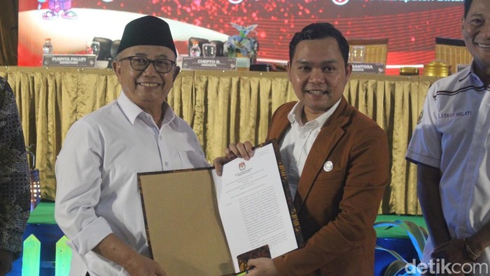 KPU menyatakan Rijanto-Bekky jadi Bupati Blitar terpilih.