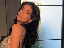 Evolusi Kylie Jenner, Dari Bibir Filler Kini Tampil Natural di Golden Globes