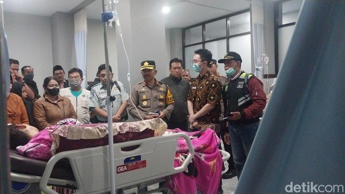 laka bus pariwisata kota batu