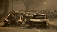 Dengan semakin dekatnya kebakaran Palisades, pihak berwenang di Santa Monica mengeluarkan perintah evakuasi darurat untuk beberapa bagian kota pada hari Rabu. REUTERS/Mike Blake