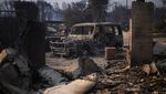 Mobil-mobil Hangus Terbakar Saat Kebakaran Hutan Landa California