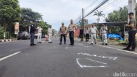 Pantauan detikJatim rekayasa lalu lintas dengan penutupan akses jalan utama menuju Kota Batu dari Kota Malang mulai dari Jalan Ir Soekarno hingga Jalan Pattimura. Bagi yang dari arah Malang menuju Kota Batu, arus lalin dialihkan via Junrejo.