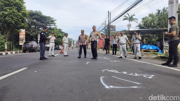 Olah TKP Laka Mau Bus Tewaskan 4 Orang, Akses Jalan Utama Kota Batu Ditutup